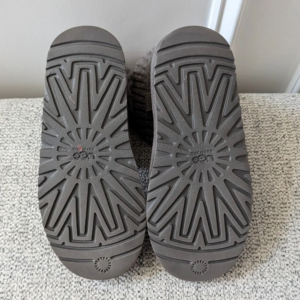 UGG Kids Classic Cuff Knit Suede Boots Dark Grey Charcoal Size 3 Y